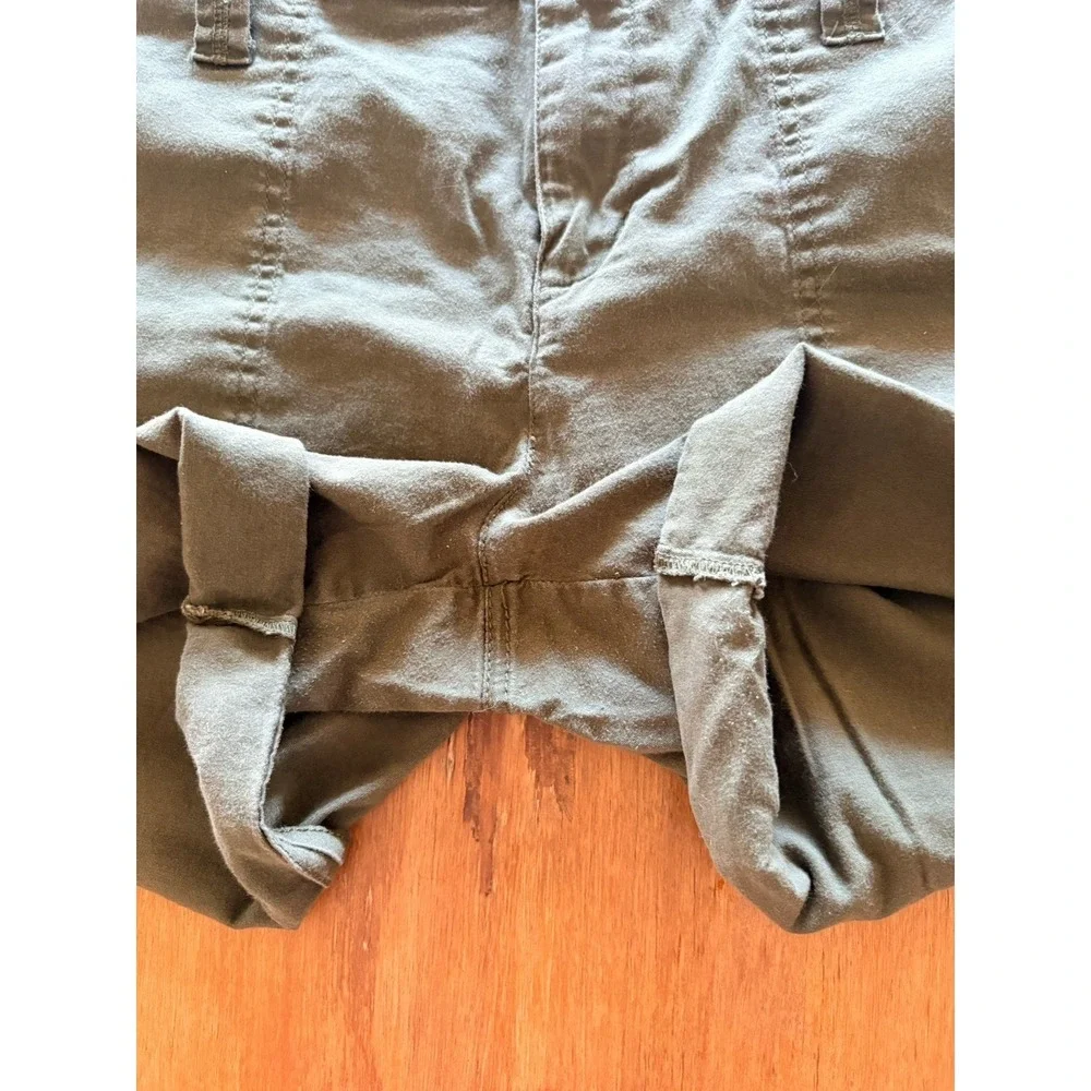 Guess Y2K Army Green  Roll Up Shorts with Pockets Size 32 98% Cotton